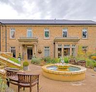 Clevedon House and front garden