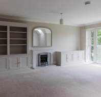 Light and airy living/dining room