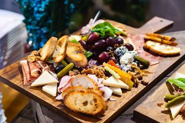 A Christmas platter with something for everyone Bread, cheese, fruit and cold meats